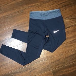 Like new Nike leggings. Size small